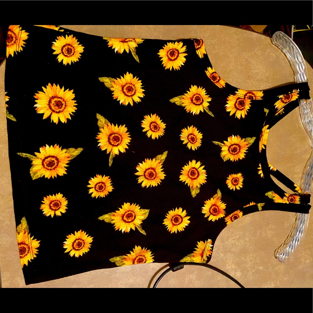 Tank top. Crop top. Size Large but very small. Rue 21. NWT. Sunflowers.